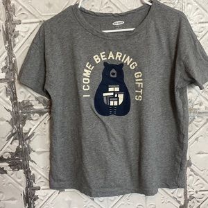 Old navy I come bearing gifts cute punny bear tee
